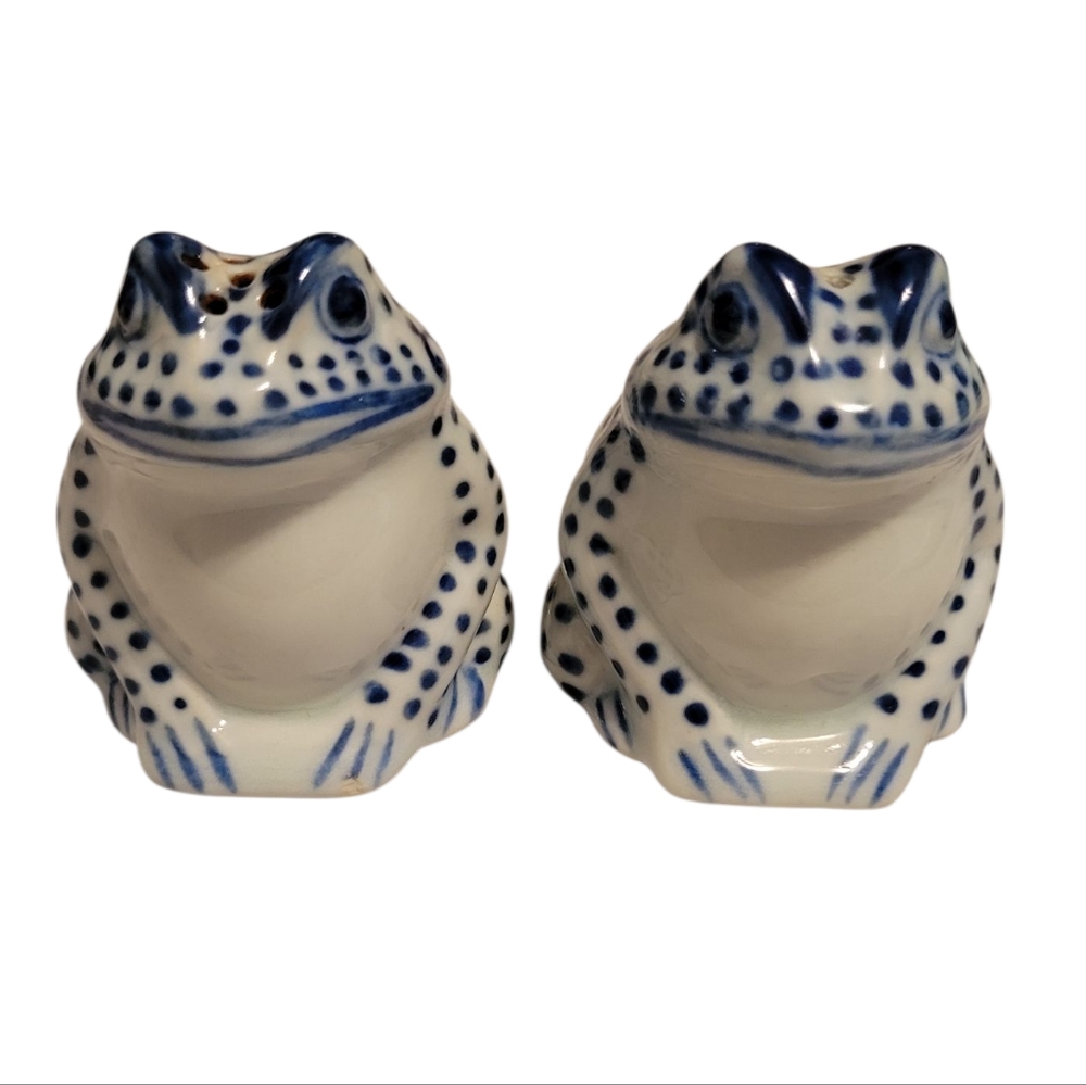 VINTAGE FROG SALT & PEPPER SHAKERS